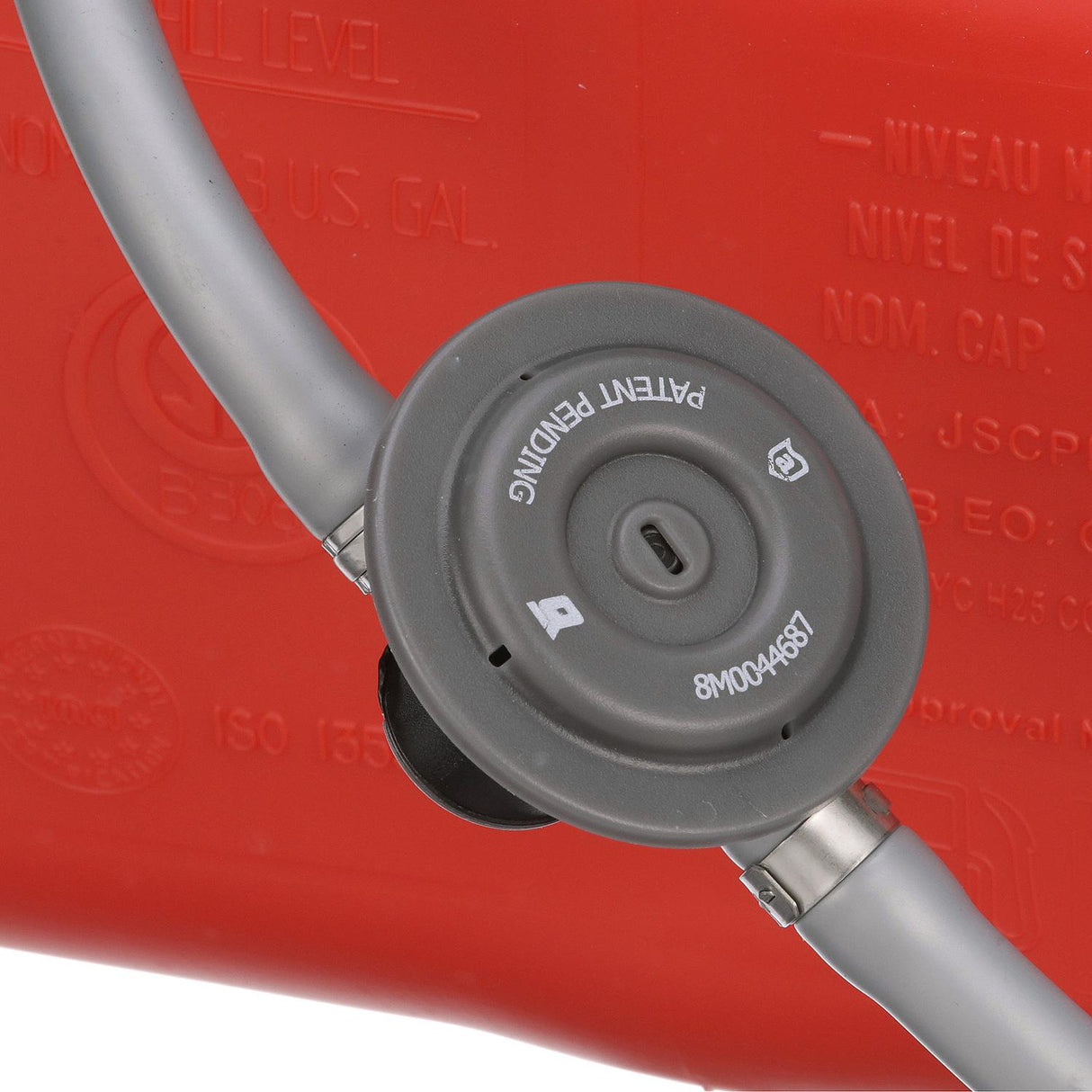 OEM Mercury / Quicksilver 8M0047598 Portable Marine Boat Fuel Tank w/ Fuel Demand Valve, 3.2 Gallon Capacity